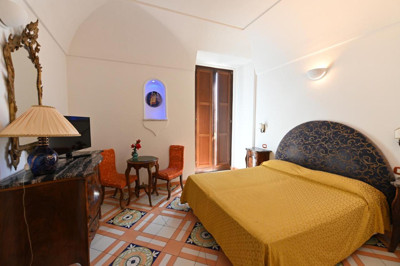 Hotel Croce Di Amalfi Bagian luar foto