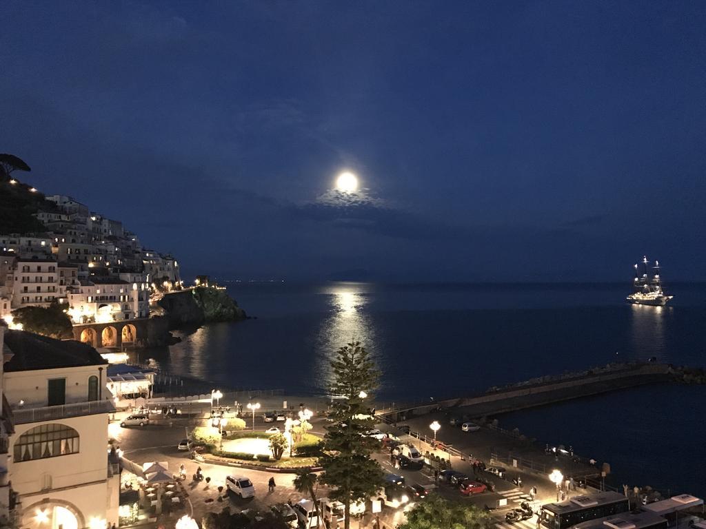 Hotel Croce Di Amalfi Bagian luar foto